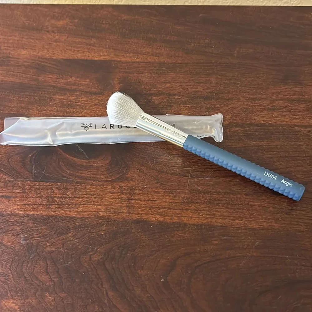 Laruce LR304 Angle Brush in Denim new in pouch